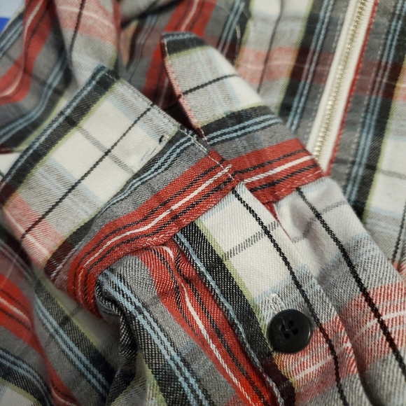 MARISA CANVAS | Women's red and gray plaid zipper-front shacket shirt. Size M. - Picture 5 of 5